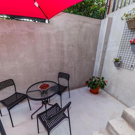 Apartmani Ujakovic Kaštela Esterno foto