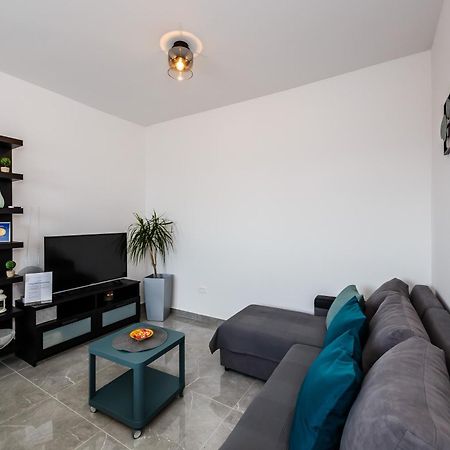 Apartmani Ujakovic Kaštela Esterno foto