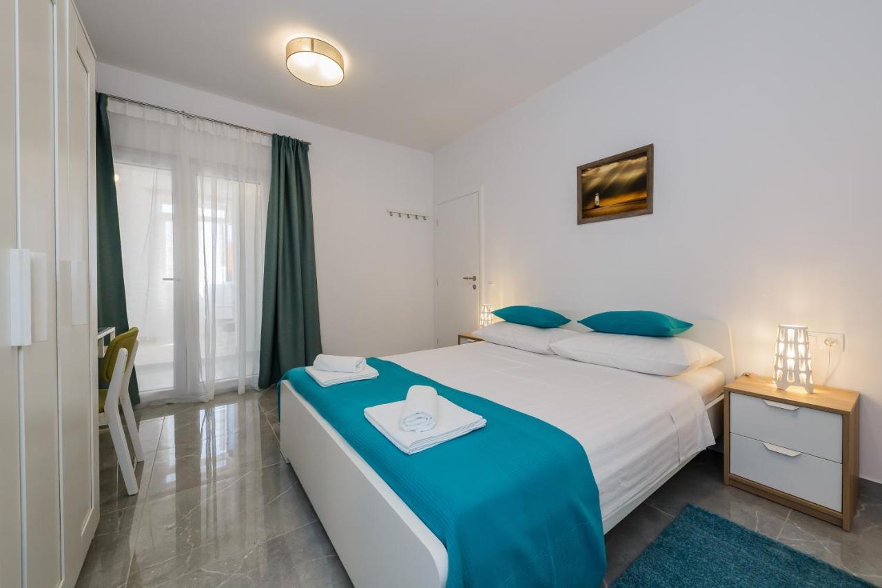 Apartmani Ujakovic Kaštela Esterno foto