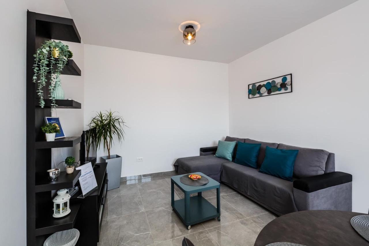 Apartmani Ujakovic Kaštela Esterno foto