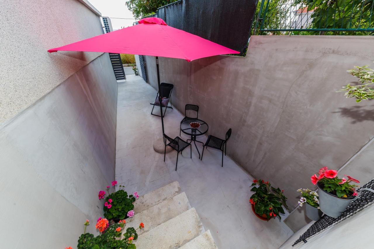 Apartmani Ujakovic Kaštela Esterno foto