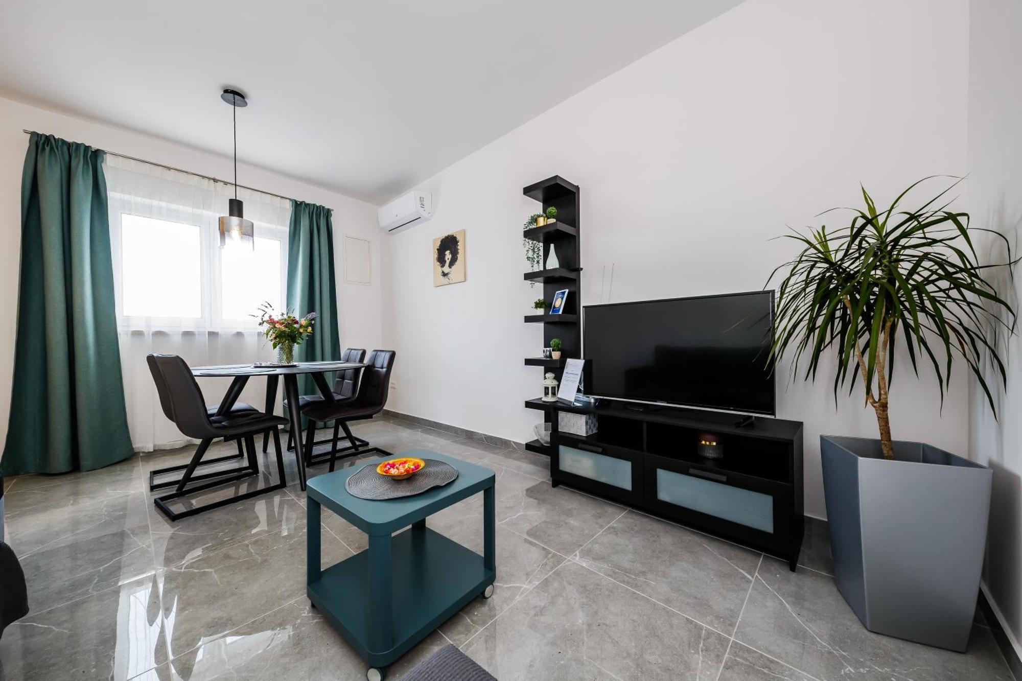 Apartmani Ujakovic Kaštela Esterno foto