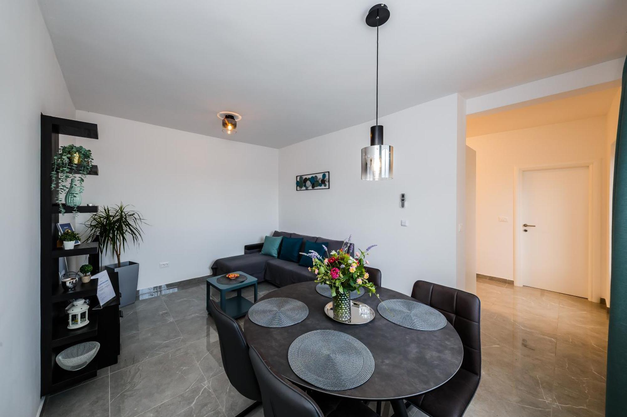Apartmani Ujakovic Kaštela Esterno foto