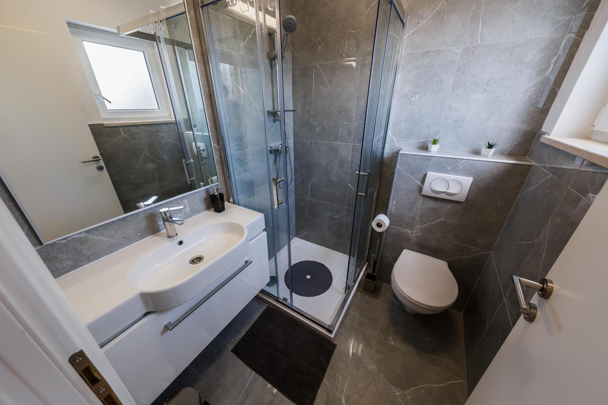 Apartmani Ujakovic Kaštela Esterno foto