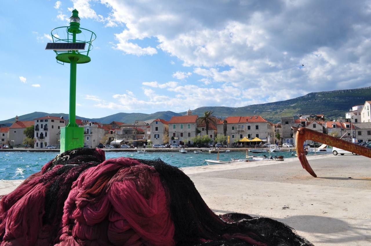 Apartmani Ujakovic Kaštela Esterno foto