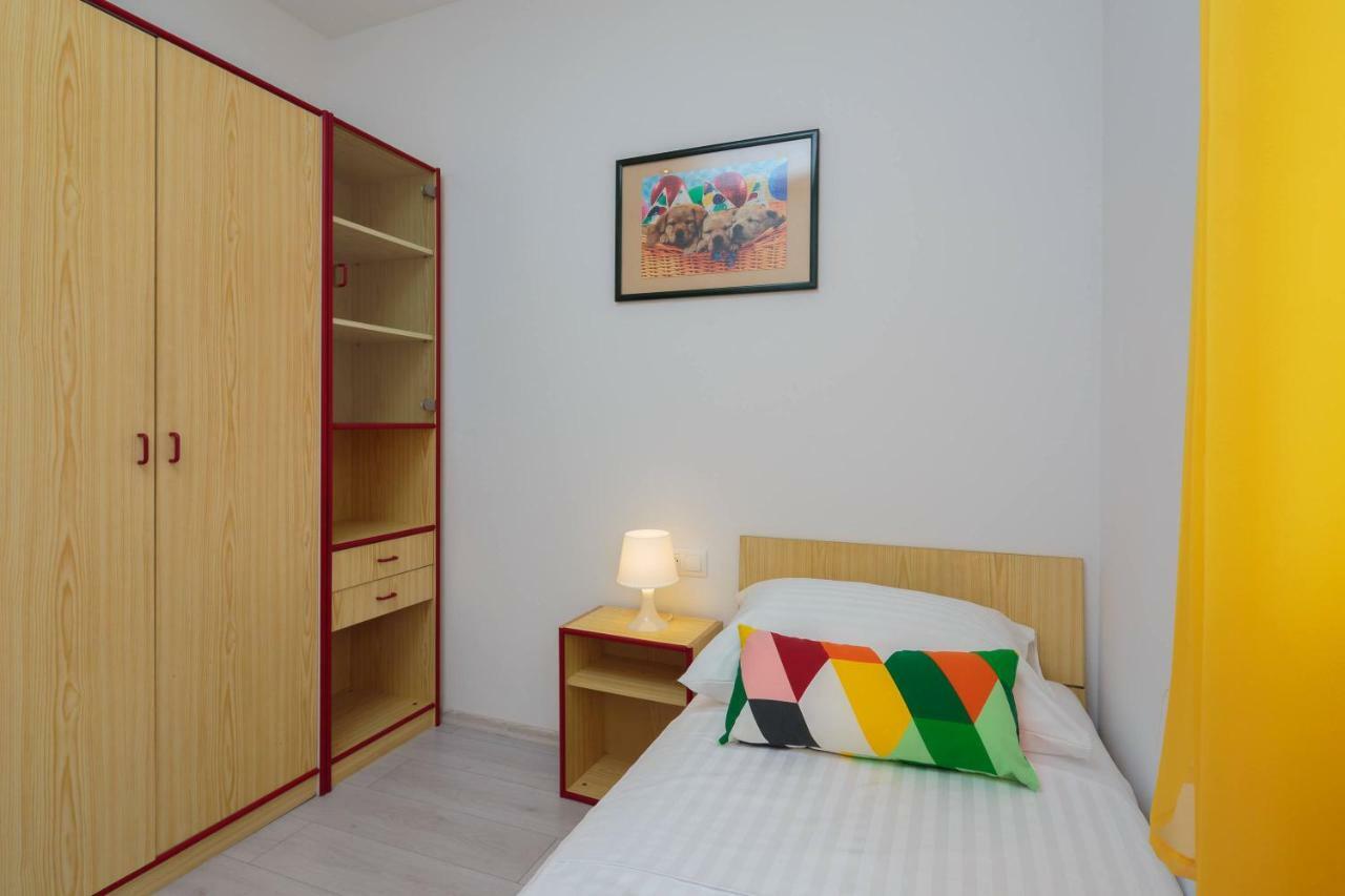 Apartmani Ujakovic Kaštela Esterno foto