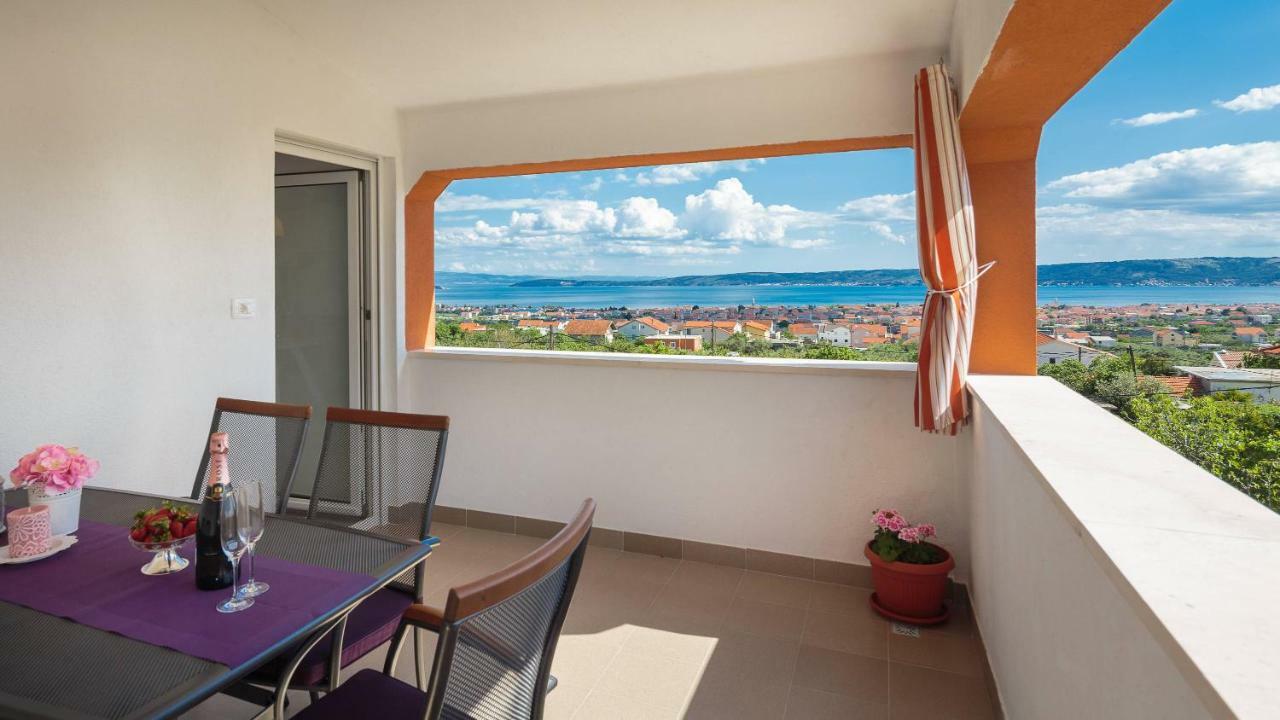 Apartmani Ujakovic Kaštela Esterno foto