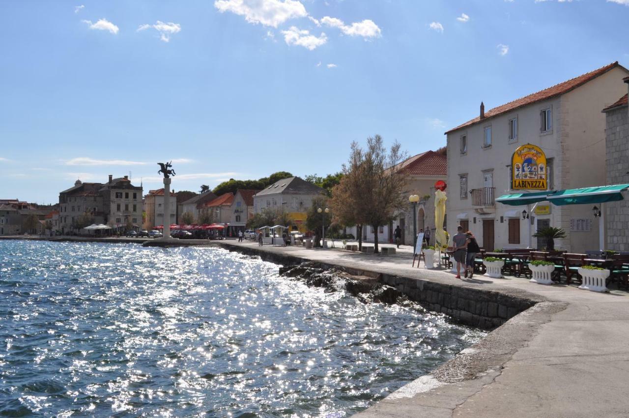 Apartmani Ujakovic Kaštela Esterno foto