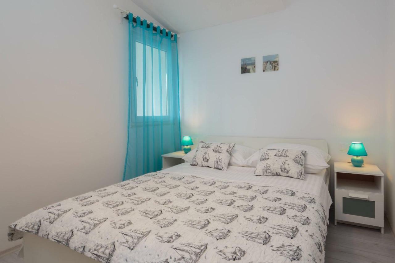 Apartmani Ujakovic Kaštela Esterno foto