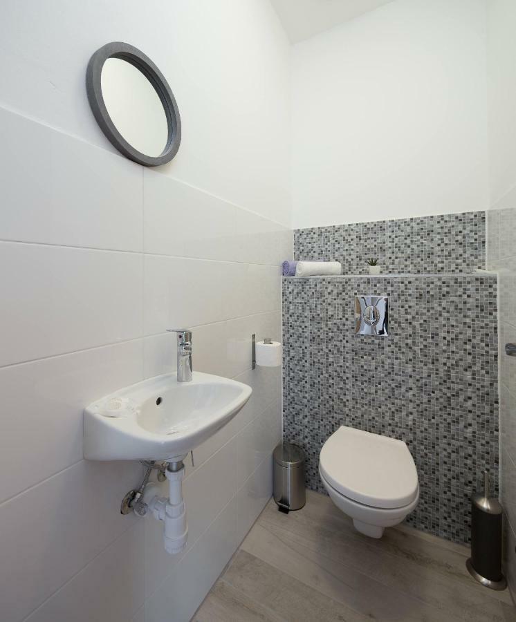 Apartmani Ujakovic Kaštela Esterno foto