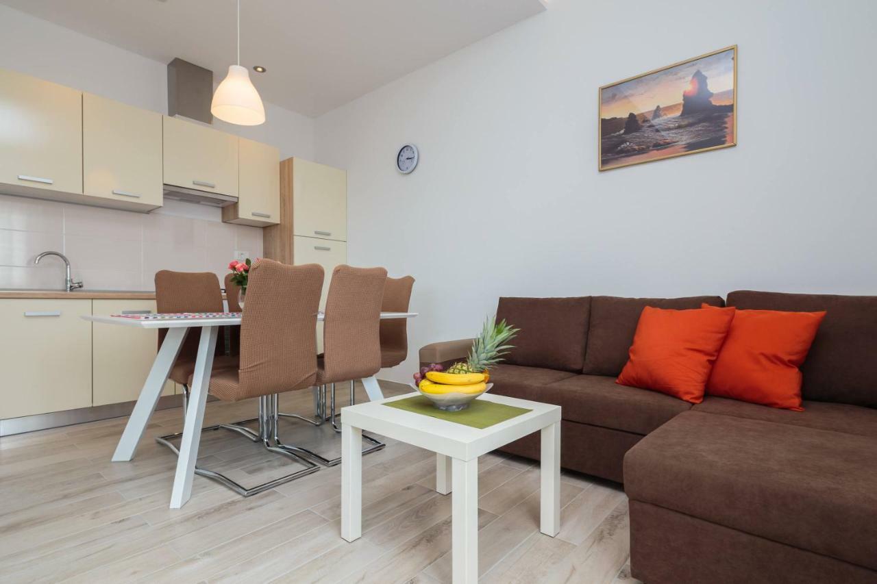 Apartmani Ujakovic Kaštela Esterno foto