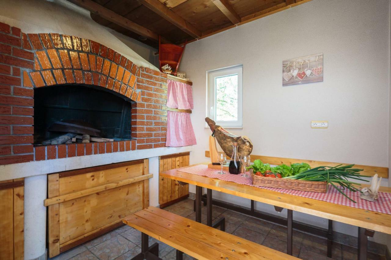 Apartmani Ujakovic Kaštela Esterno foto