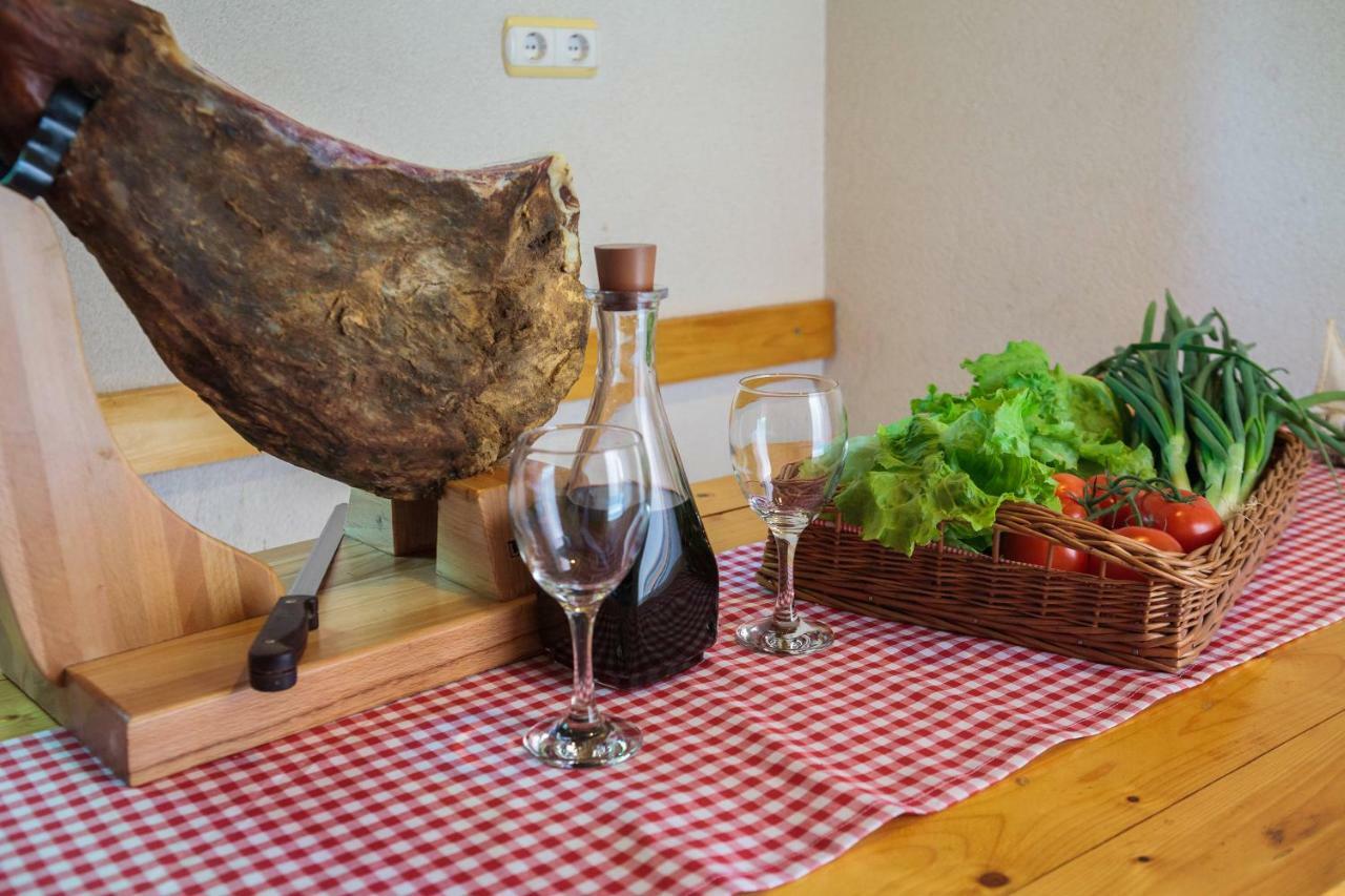 Apartmani Ujakovic Kaštela Esterno foto